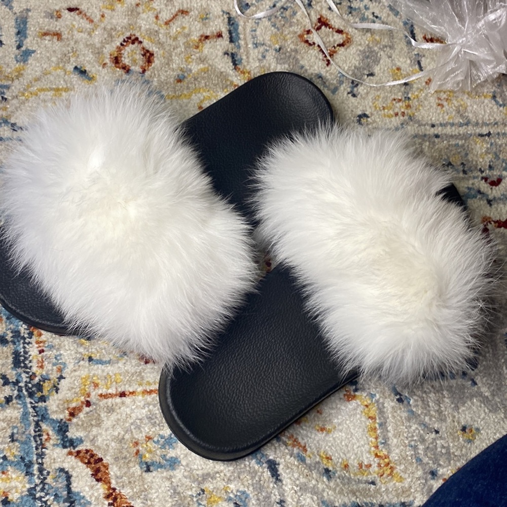 White fur slides - size 9